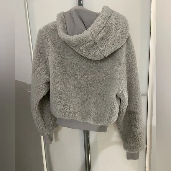 Alo Foxy Sherpa Jacket
Dove Grey / XS - Picture 4 of 4